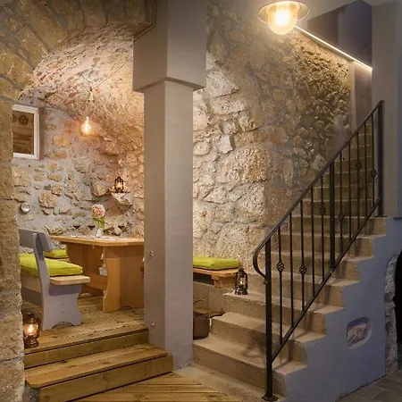 Mondinica Heritage House - Heated Pool