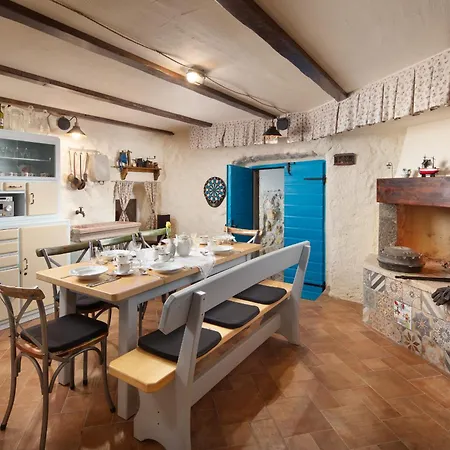 Mondinica Heritage House - Heated Pool فيلة Dobrinj