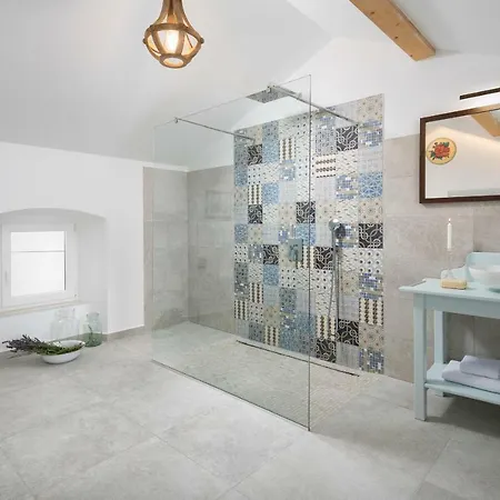 Mondinica Heritage House - Heated Pool Villa