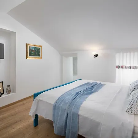 Mondinica Heritage House - Heated Pool * Dobrinj